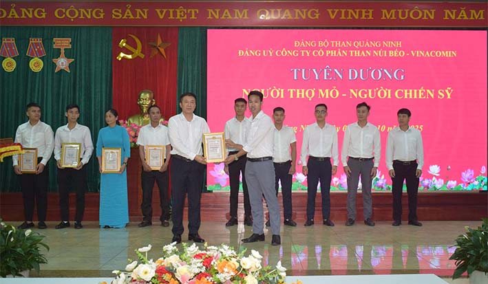 Đảng ủy Than Núi Béo tuyên dương 20 tấm gương “Người thợ mỏ - Người chiến sĩ” quý III năm 2025 Đảng ủy Than Núi Béo tuyên dương 20 tấm gương “Người thợ mỏ - Người chiến sĩ” quý III năm 2025