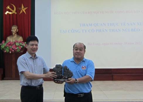 Than Núi Béo tiếp đoàn học viên Bộ Nội Vụ  Nước CHDCND Lào tham quan thực tế sản xuất Than Núi Béo tiếp đoàn học viên Bộ Nội Vụ  Nước CHDCND Lào tham quan thực tế sản xuất